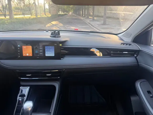 Roewe i5 — Фото автомобиля 10