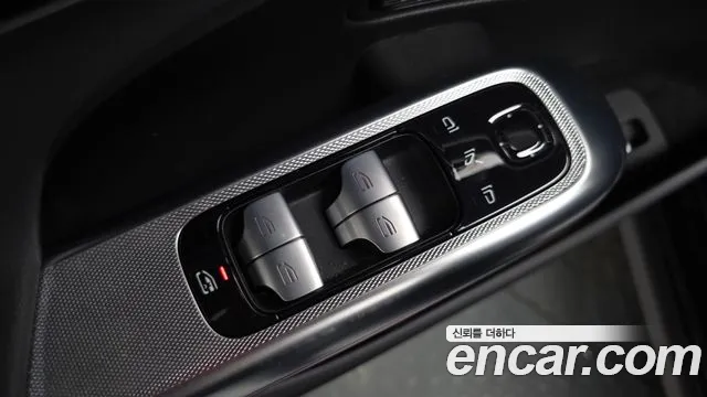 Mercedes-Benz E-Class — Фото автомобиля 30