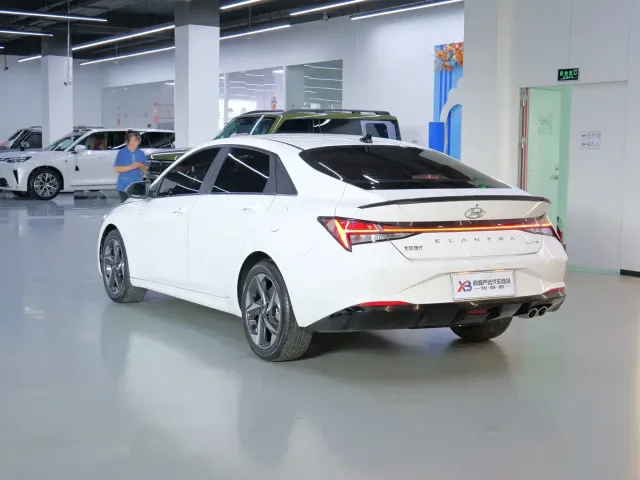 Hyundai Elantra — Фото автомобиля 2