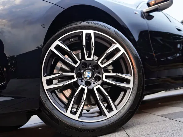 BMW 5 Series — Фото автомобиля 4