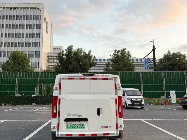 Changan Kuayue Kua Yue Xing Guang EV — Фото автомобиля 3