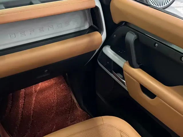 Land Rover Defender — Фото автомобиля 9