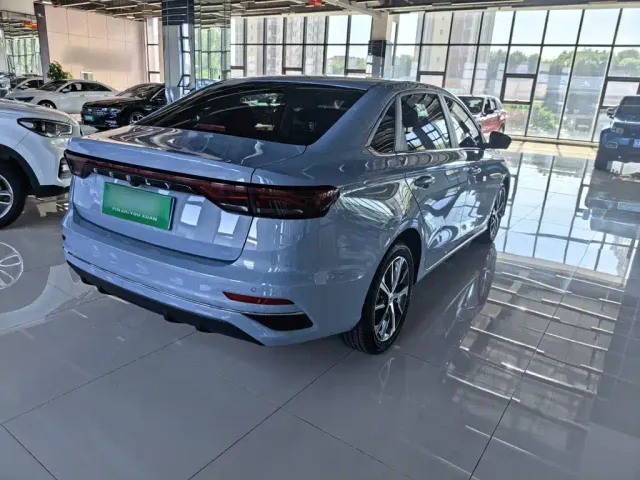 Geely Emgrand — Фото автомобиля 11