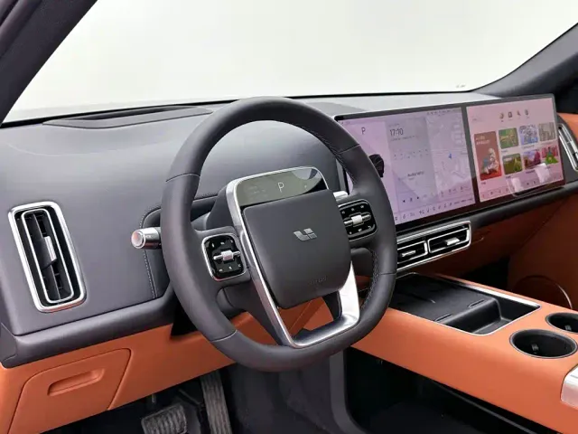 Li Auto L8 — Фото автомобиля 10