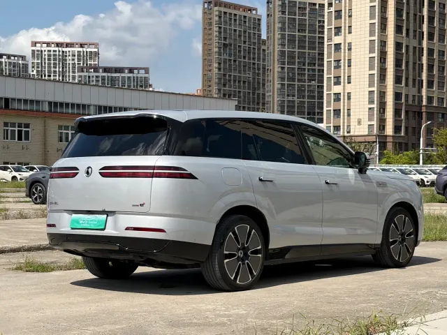 Denza N8L — Фото автомобиля 6