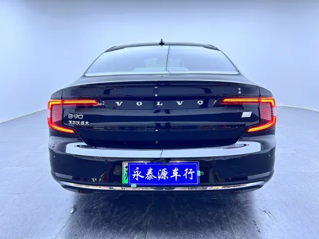 Volvo S90 — Фото автомобиля 4