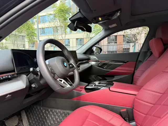 BMW 5 Series — Фото автомобиля 4