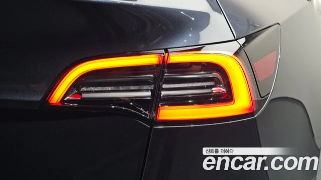 Tesla Model Y — Фото автомобиля 8
