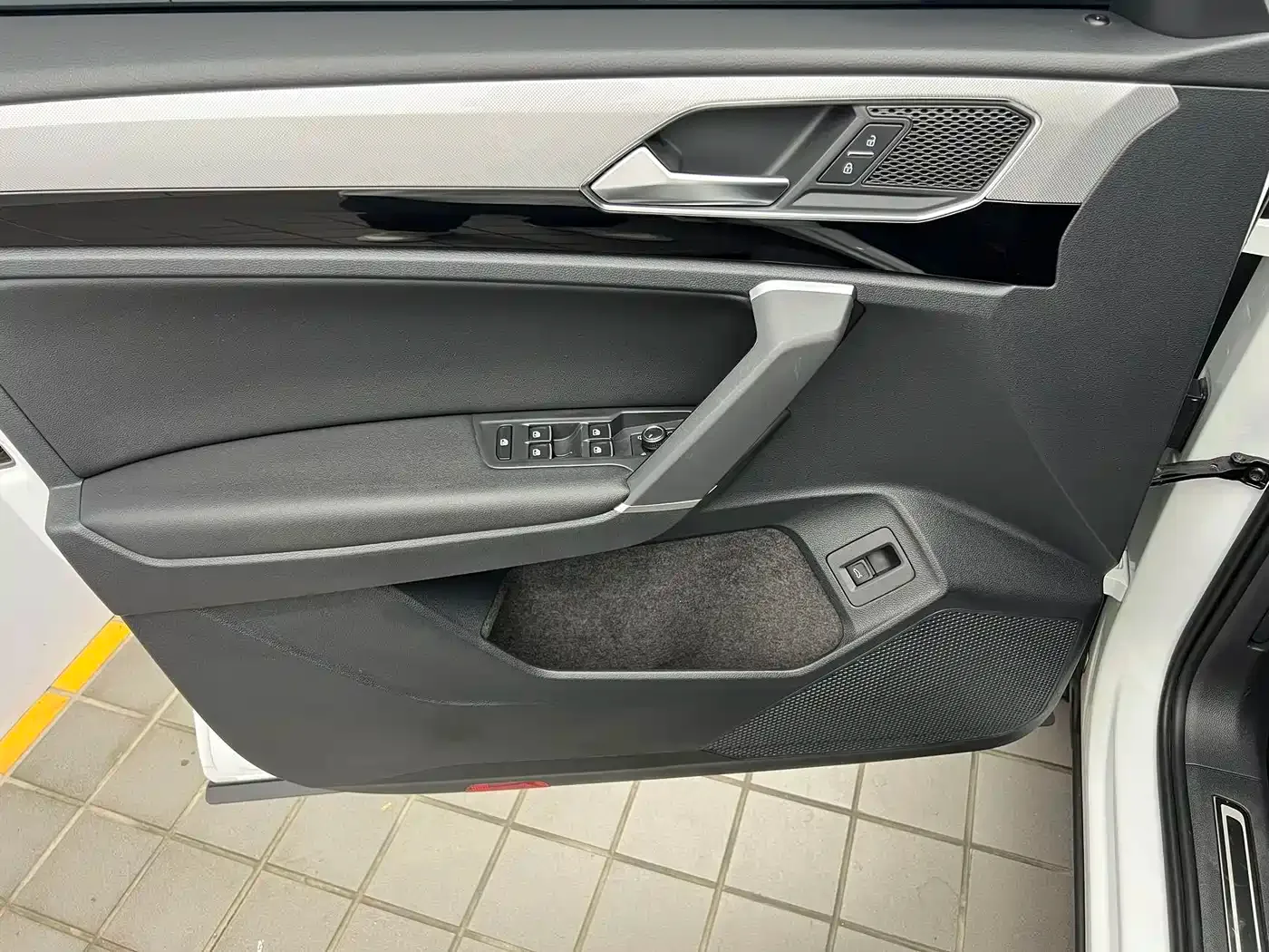 Volkswagen Tayron 2022 280TSI 2WD Luxury Smart Connect Edition — Фото автомобиля 16
