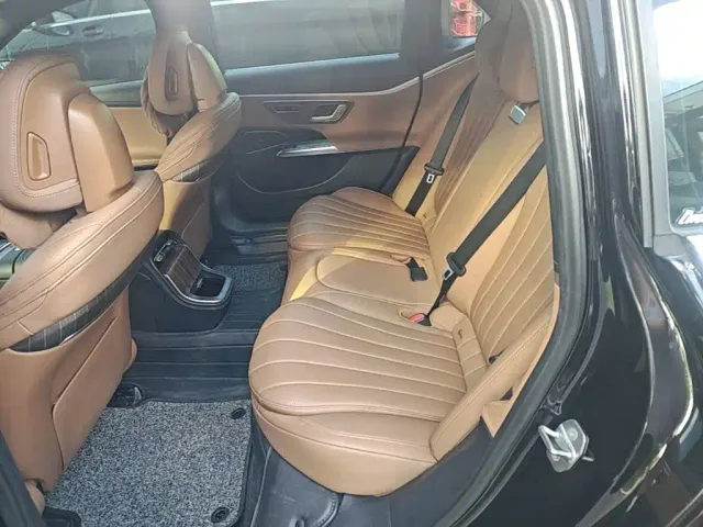 Mercedes-Benz E-Class — Фото автомобиля 21