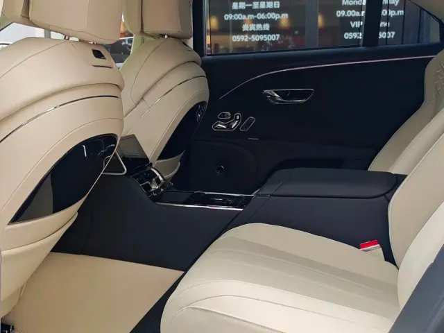 Bentley Flying Spur — Фото автомобиля 20