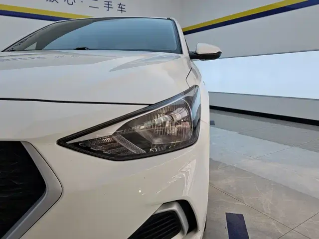 Hyundai Elantra — Фото автомобиля 5