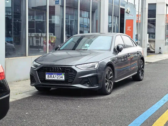 Фотография автомобиля — Audi A4L