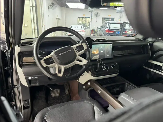 Land Rover Defender — Фото автомобиля 4