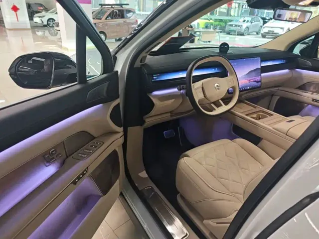 Nio ES8 — Фото автомобиля 15