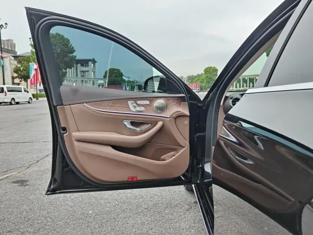 Mercedes-Benz E-Class — Фото автомобиля 13