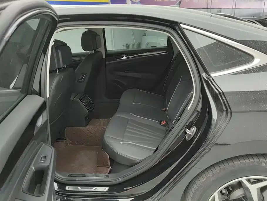 Volkswagen Passat 2024 380TSI Starlight Dragon Soaring Edition — Фото автомобиля 11