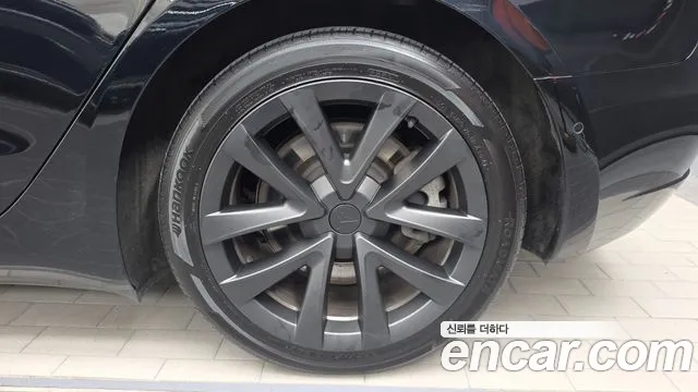 Tesla Model 3 — Фото автомобиля 21