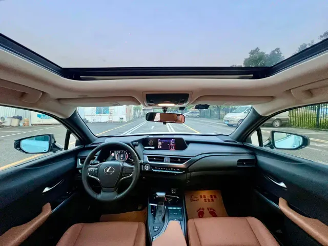 Lexus UX — Фото автомобиля 5