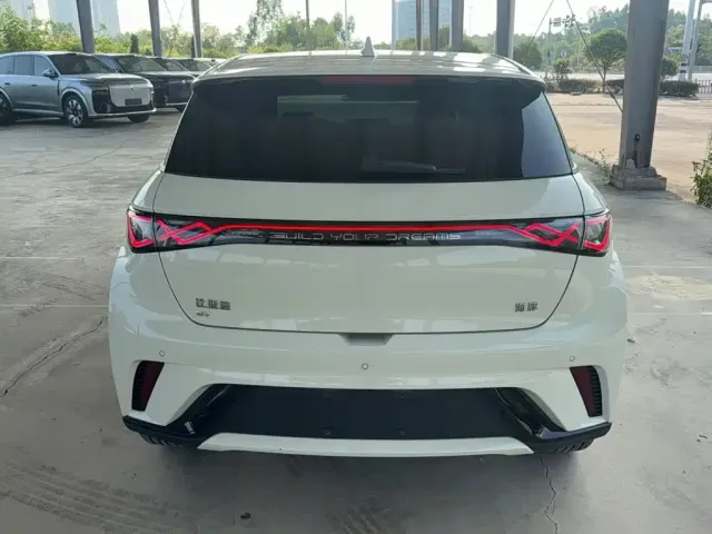 BYD Dolphin 2024 Glory Edition 420km Fashion Edition — Фото автомобиля 5