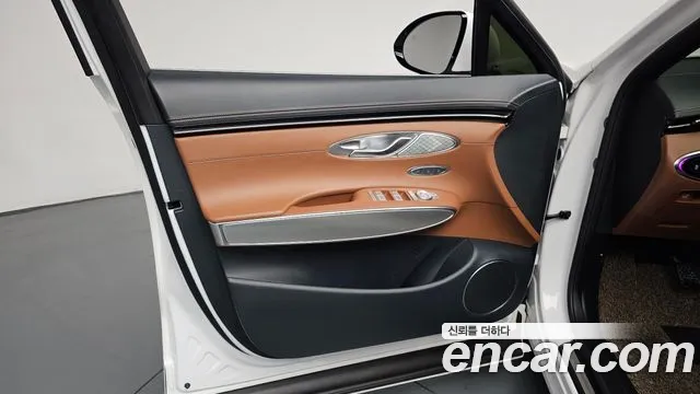 Genesis GV70 — Фото автомобиля 13