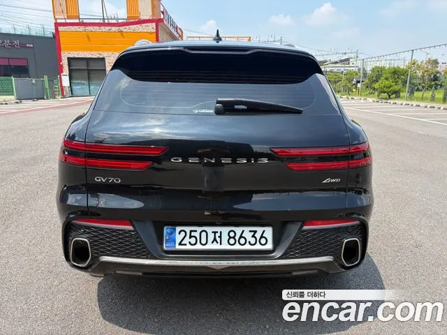 Genesis GV70 — Фото автомобиля 4