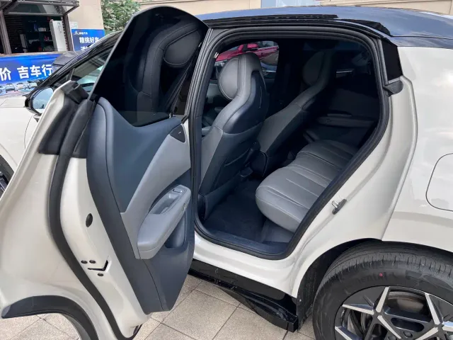 Lynk & Co Z20 — Фото автомобиля 10