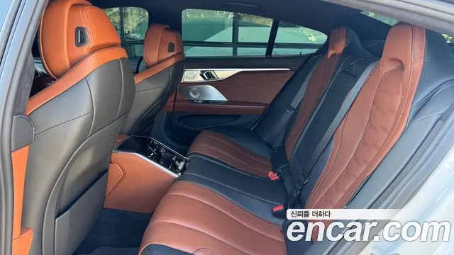 BMW 8 Series — Фото автомобиля 13