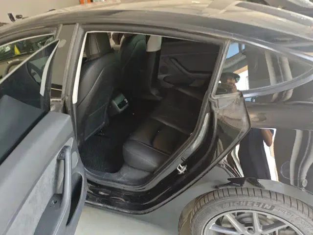 Tesla Model 3 — Фото автомобиля 5