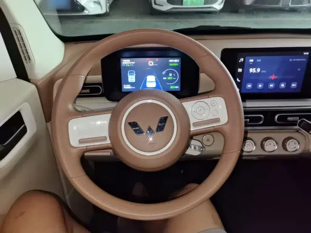 Wuling Hongguang Mini EV — Фото автомобиля 10