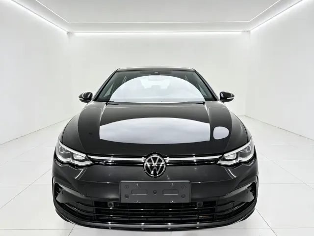 Volkswagen Golf — Фото автомобиля 2
