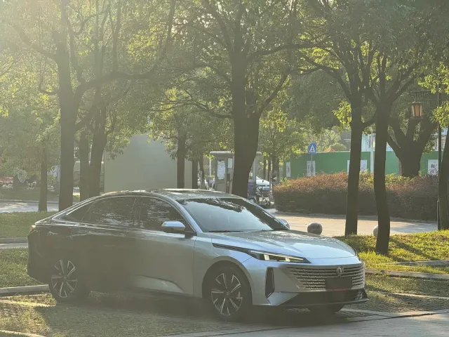 Changan Lamore — Фото автомобиля 3