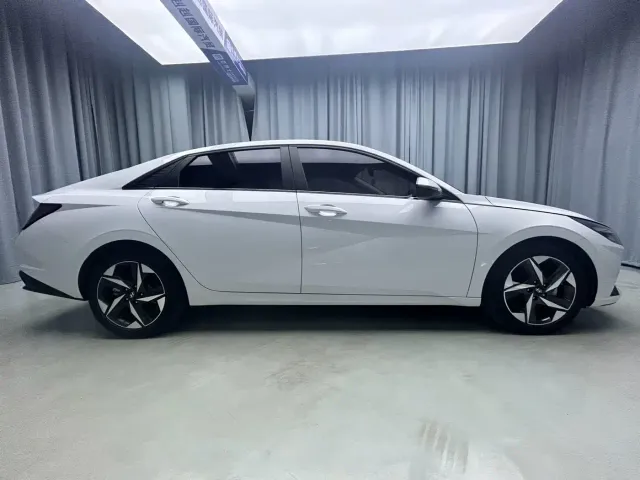Hyundai Elantra — Фото автомобиля 5