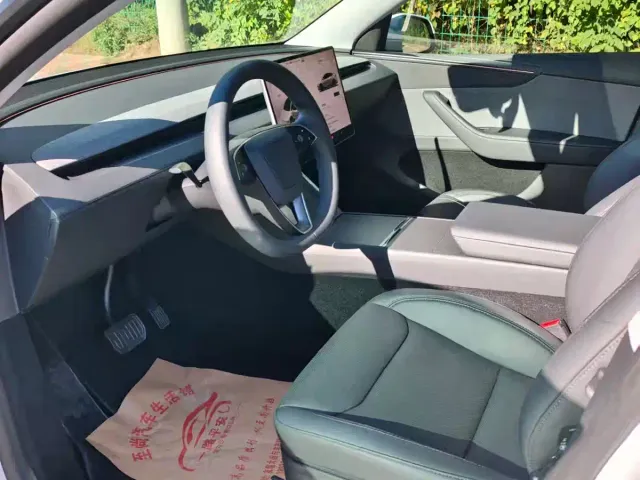 Tesla Model Y — Фото автомобиля 8