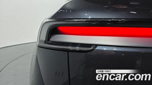 Tesla Model Y — Фото автомобиля 19