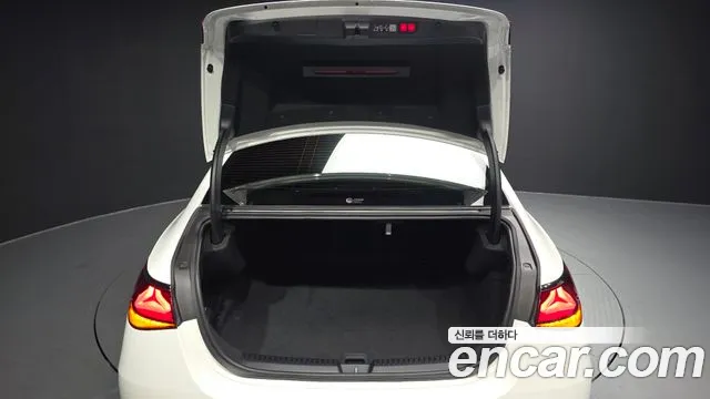 Mercedes-Benz E-Class — Фото автомобиля 20