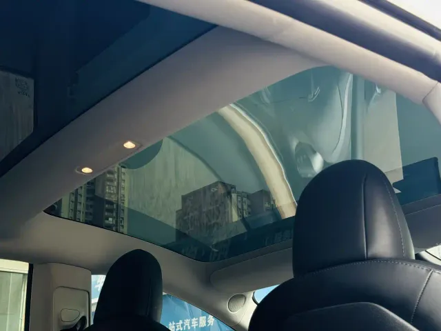 Tesla Model 3 — Фото автомобиля 14