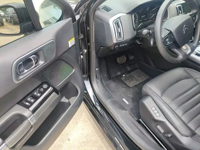 Citroen C6 — Фото автомобиля 11