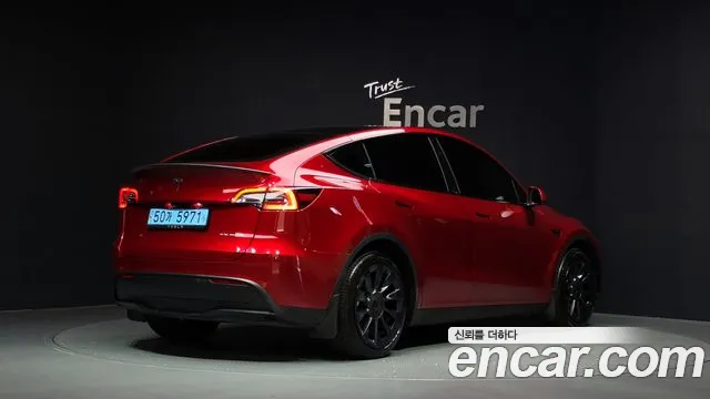 Tesla Model Y — Фото автомобиля 2