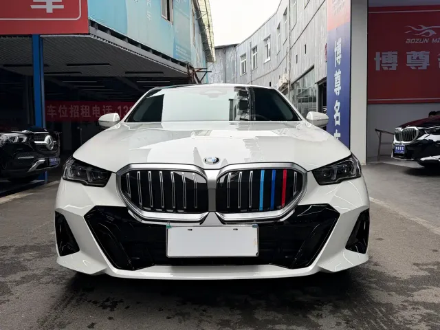 BMW 5 Series — Фото автомобиля 2