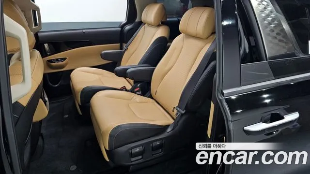 Kia Canival — Фото автомобиля 11