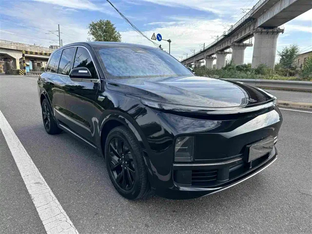 Li Auto L8 — Фото автомобиля 13
