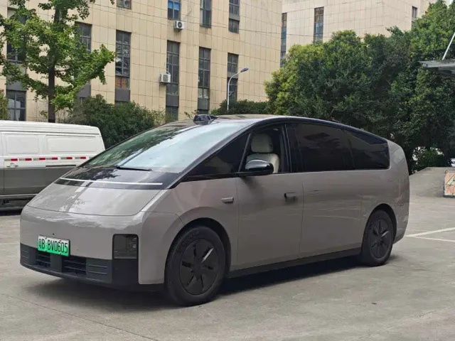 Фотография автомобиля — Li Auto MEGA