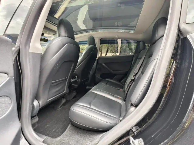 Tesla Model Y — Фото автомобиля 6