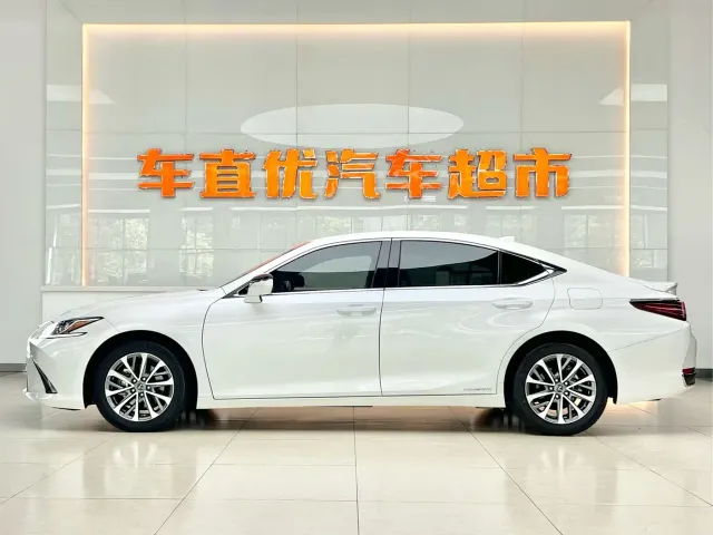 Lexus ES — Фото автомобиля 4