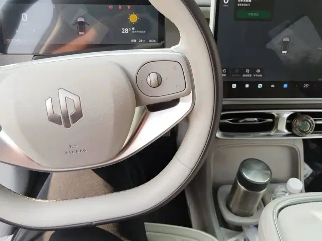 Leapmotor B10 — Фото автомобиля 12