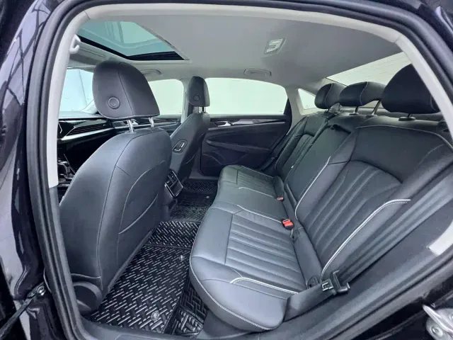 Volkswagen Passat — Фото автомобиля 6