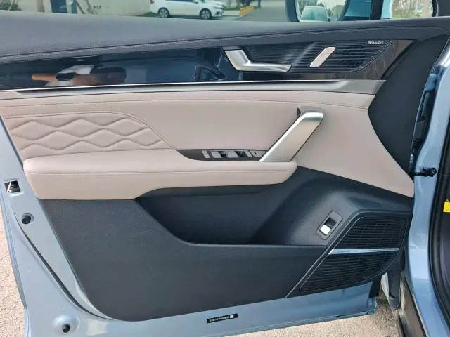BYD Tang — Фото автомобиля 15