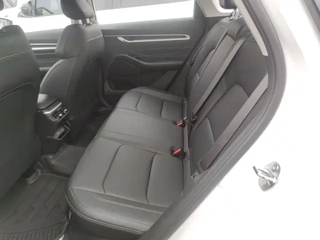 Geely Emgrand — Фото автомобиля 16