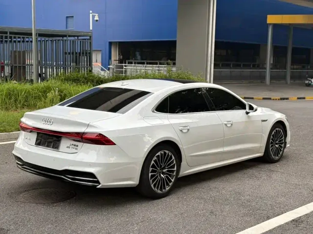 Audi A7L — Фото автомобиля 4